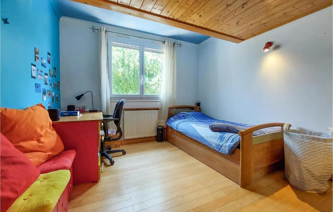 Gorgeous Home In Francheville With Wifi Hébergement de vacances